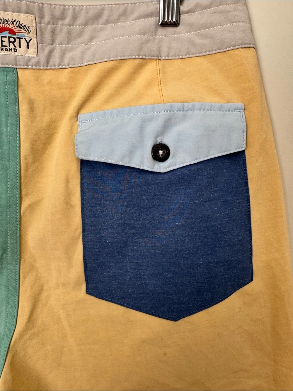 Faherty Fun Board short in Sumer Mix - 31